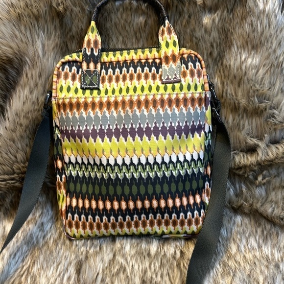 V very cute bag by echo has a long shoulder strap that can be adjusted.​ - Picture 1 of 1